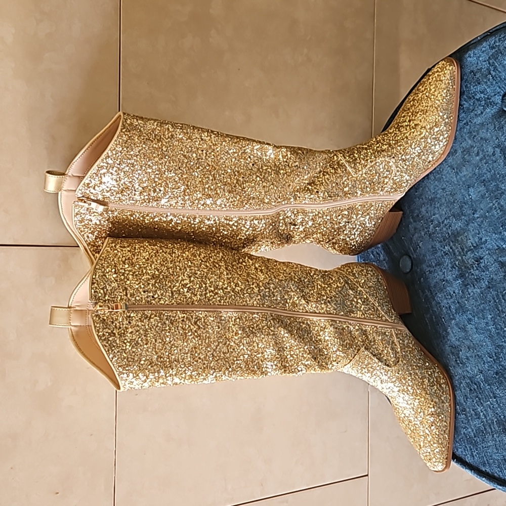 Razzle Dazzle Gold Sparkling Cowgirl Boots.  👢👢 - Picture 3 of 6